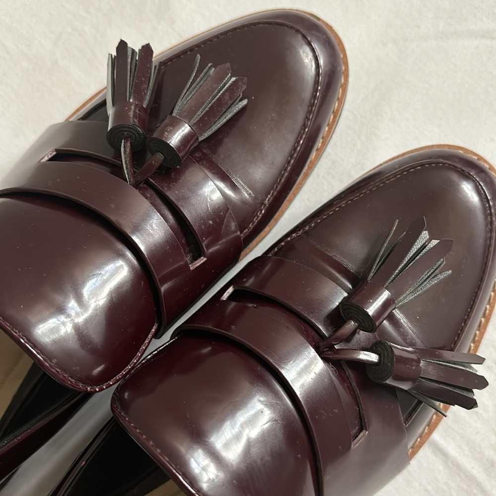 Zara burgundy patent leather tasseled oxford loafers with platform - Picture 2 of 9